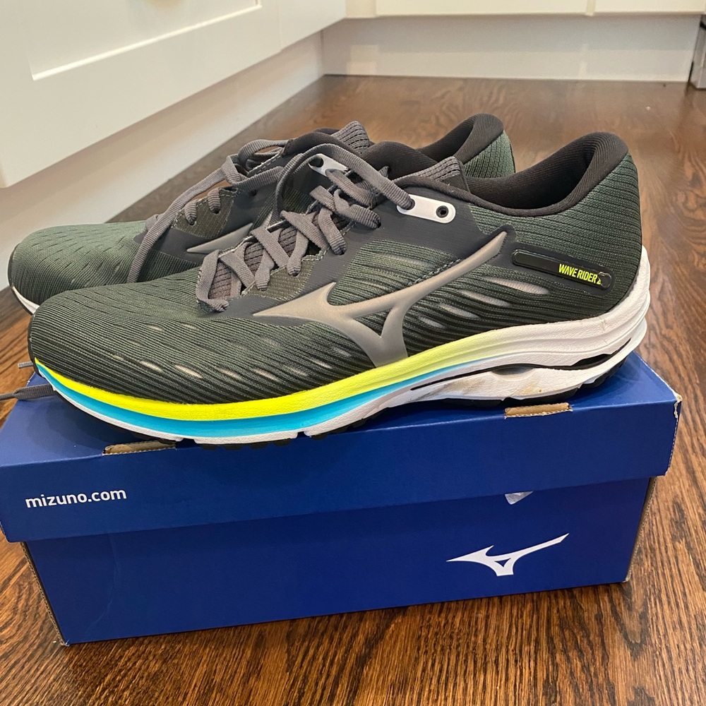 Mizuno Wave Rider 24 Running Shoes *Worn Once*